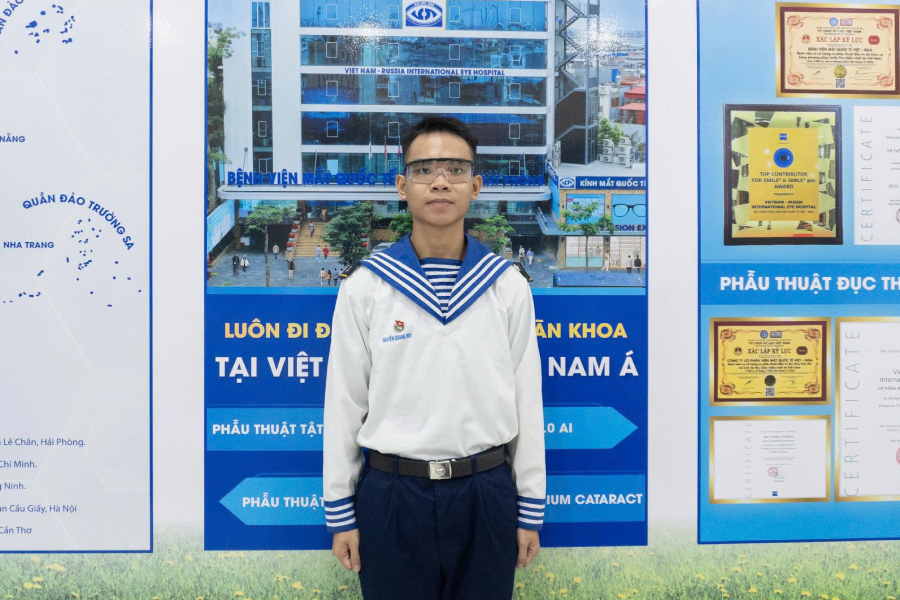 Chiến sĩ Hải quân lựa chọn xóa cận cá nhân hóa tại Mắt Việt - Nga Hải Phòng, đạt thị lực 10/10