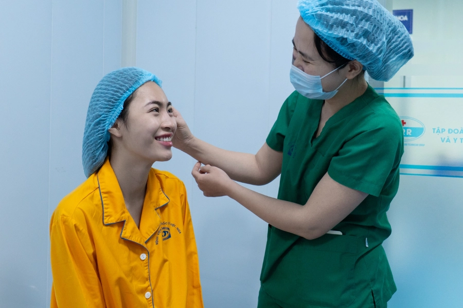 Vì sao nghỉ Tết là thời điểm vàng để xóa cận?